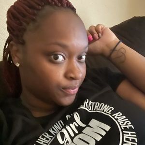 Meet your Posher, Ahkia